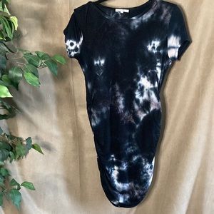 Black and white tie-dye dress with gathering on the side.  Size l by anti-star